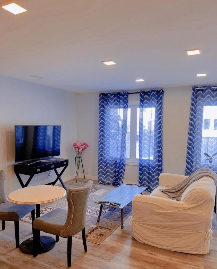 Elegant Garden Suite&2Mins Bus Station Close Lrt& Free Parking カルガリー エクステリア 写真