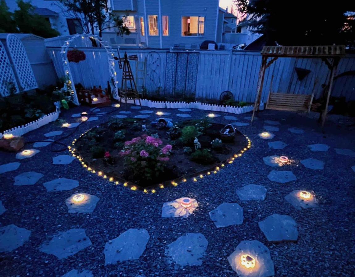 Elegant Garden Suite&2Mins Bus Station Close Lrt& Free Parking カルガリー エクステリア 写真