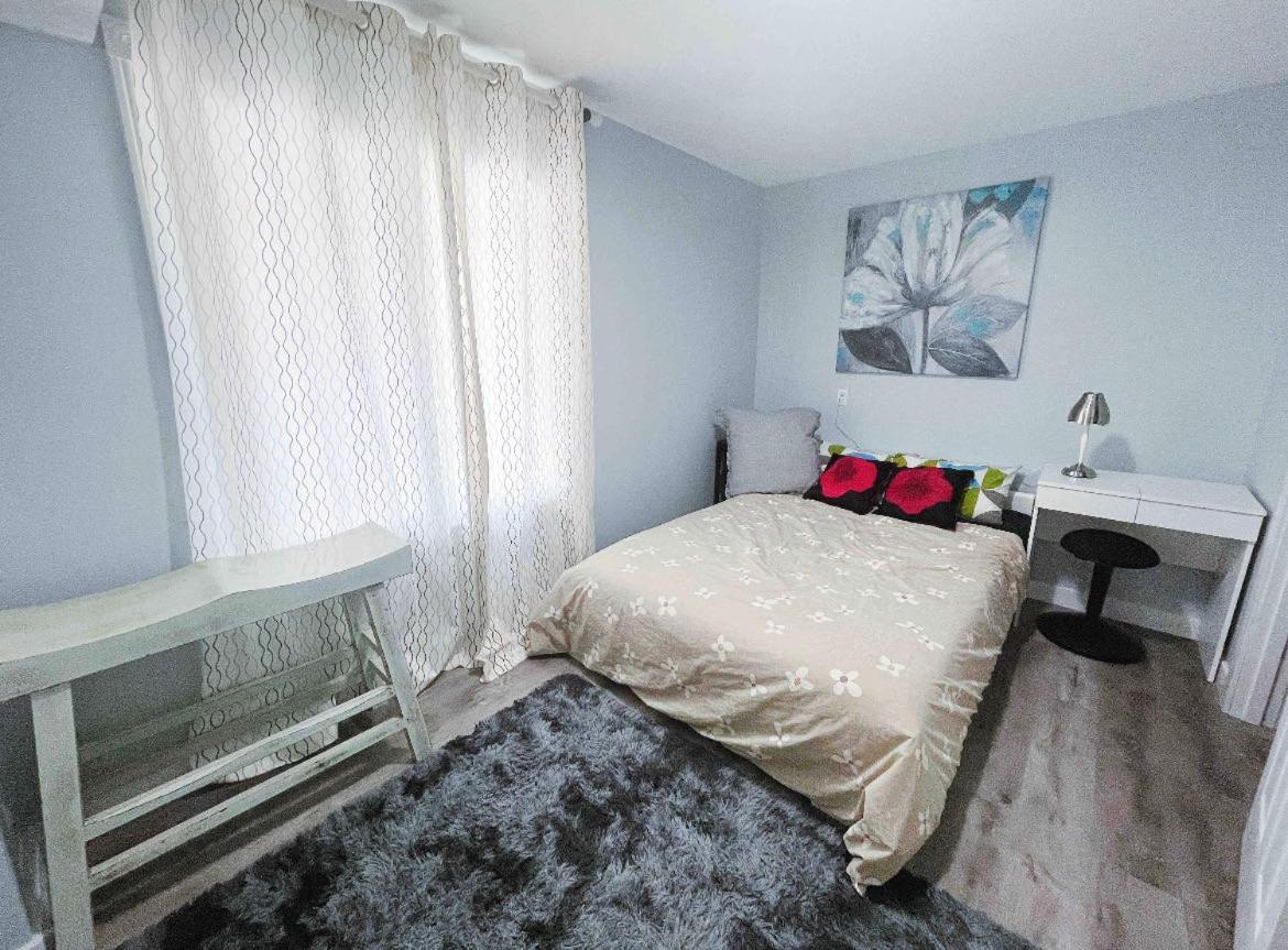 Elegant Garden Suite&2Mins Bus Station Close Lrt& Free Parking カルガリー 部屋 写真